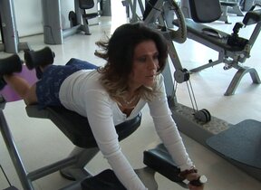 These mature women love to get sweaty in the gym