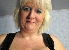 This hot mature nourisher gets dripping drenched